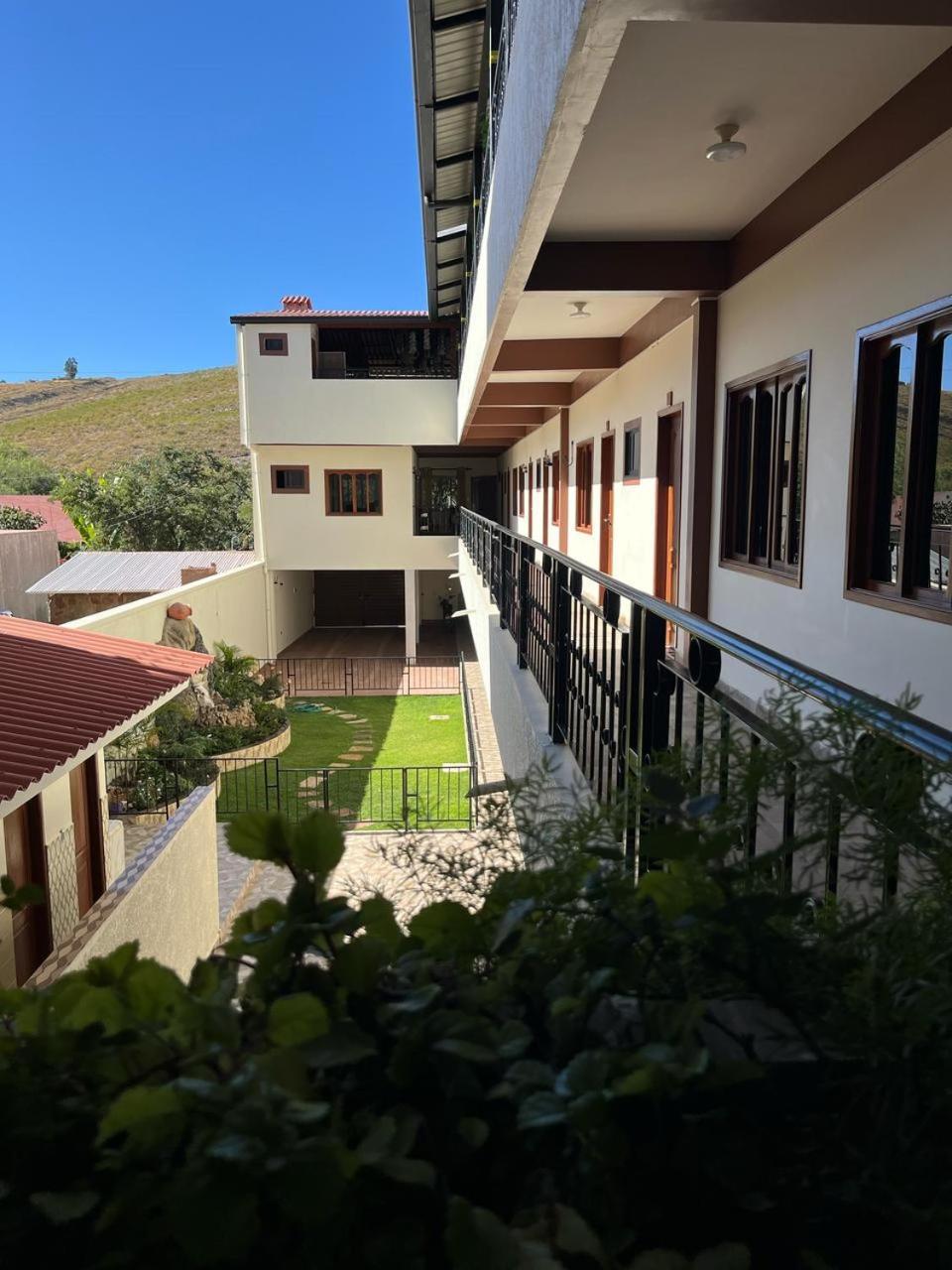 Hostal Dinosaurio Тороторо Экстерьер фото